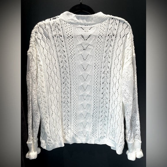 Lace white top / sweater with ruching details at the cuffs and lace sleeves - Picture 3 of 6